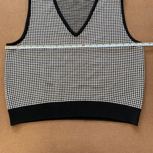 St. John Black and White Houndstooth Sweater Vest - Picture 7 of 10